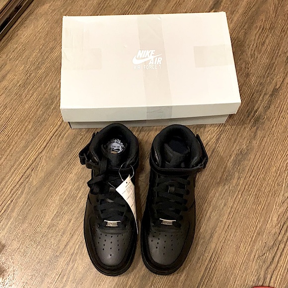 NEW IN BOX Nike Air Force 1 Mid 07 Shoe - Picture 11 of 15